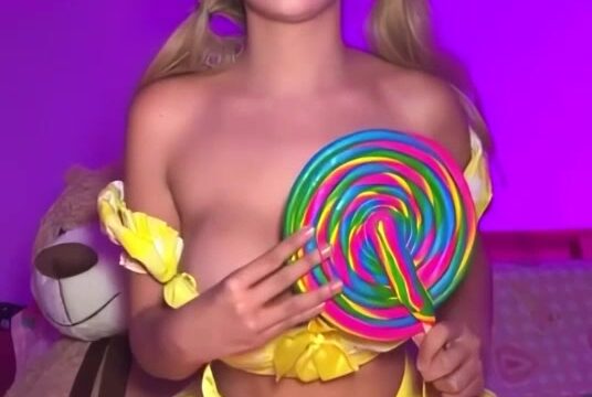 Danyancat Onlyfans Leaks – Boobs candy !!!